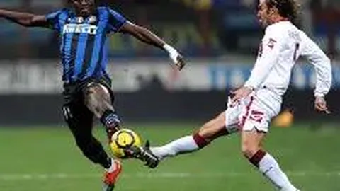 姆伯莫力促曼联与喀麦隆和平协商，共同确定归国日程，化解误会与冲突